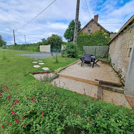 Logement Chaleureux Avec Parking Gratuit Oyre Exterior photo