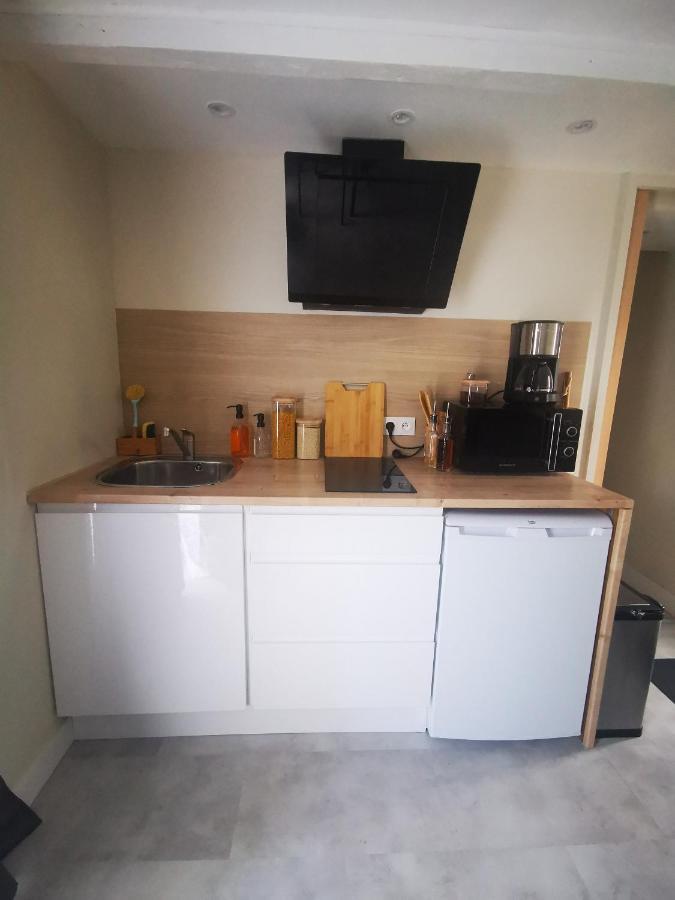 Logement Chaleureux Avec Parking Gratuit Oyre Exterior photo