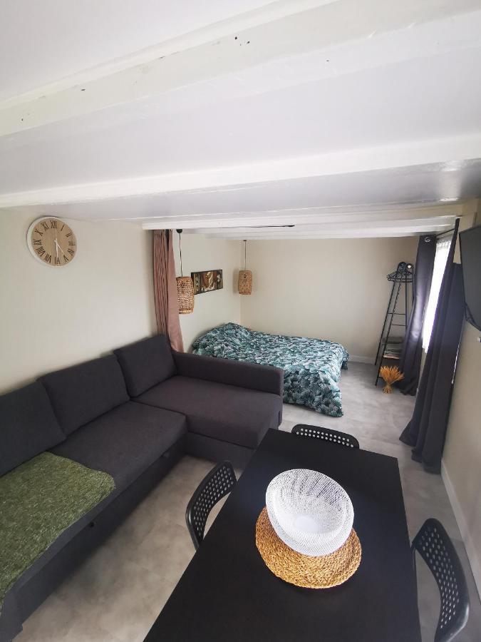 Logement Chaleureux Avec Parking Gratuit Oyre Exterior photo